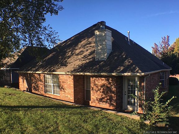 2nd image of 13285 S Oak Pl