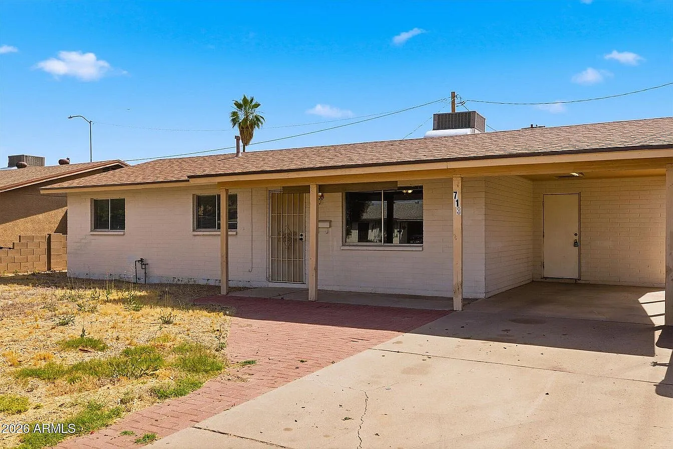 3 bed, 1353 sqft, $2,400 — Photo 1