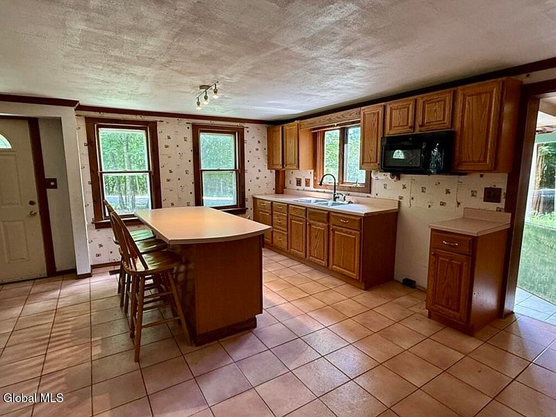 5th image of 1037 Valentine Pond Road