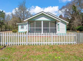 203 1st St, Rose Hill, NC 28458