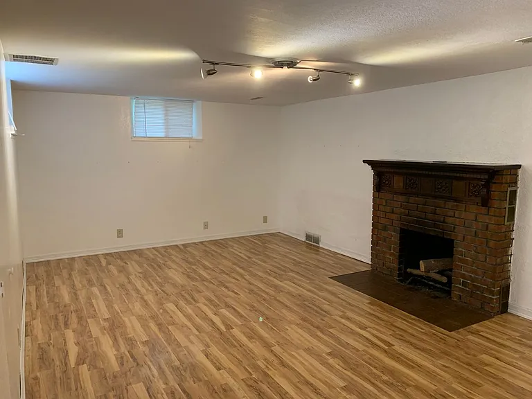 1422 W Oak St — Photo 12