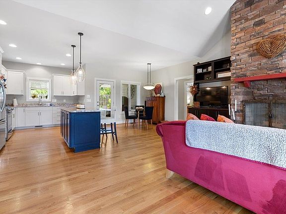 5th image of 1704 Asher Ln