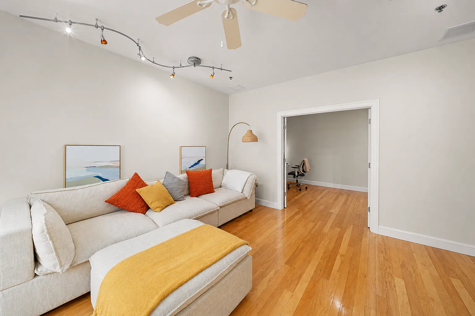 2 bed, 1.5 bath, 1176 sqft, $3,600 — Photo 3