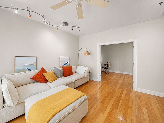 3rd image of 1723 Washington St #505