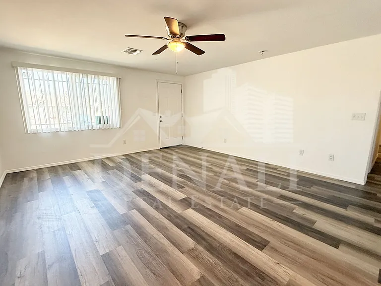 2027 N 66th Dr — Photo 5