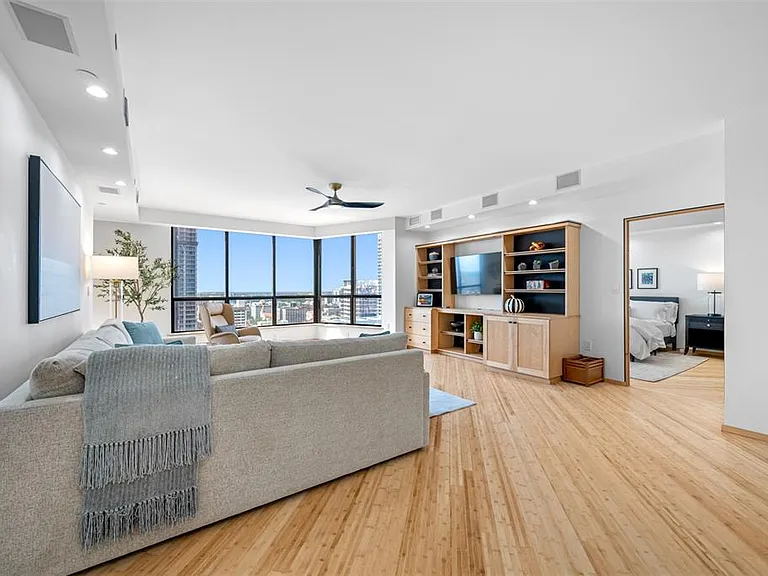 1 Beach Dr SE #2211 — Photo 10