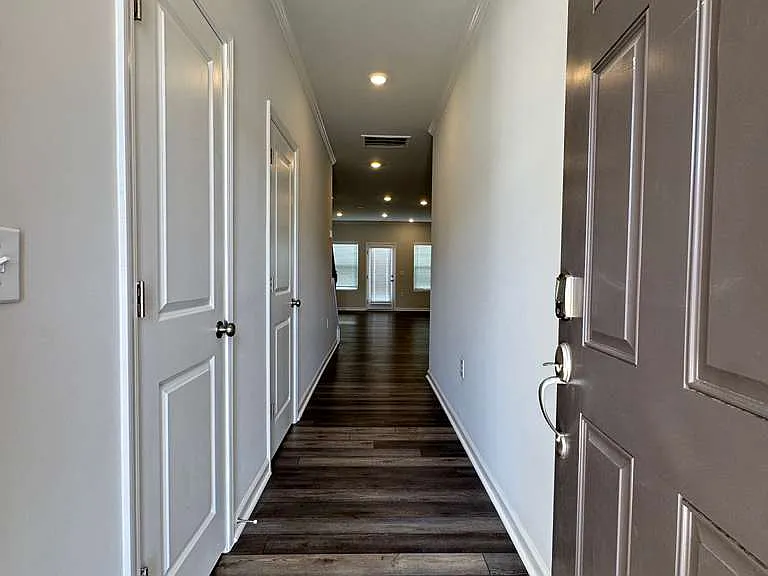 210 Golden Arms Dr — Photo 2
