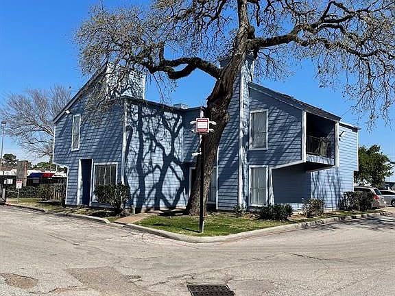 3rd image of 5625 Antoine Dr #1406