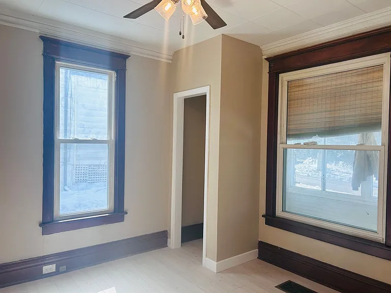 440 Winona St — Photo 2