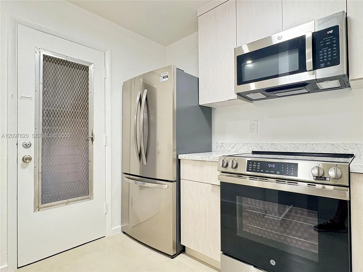Lakeview Gardens Condo — Photo 3