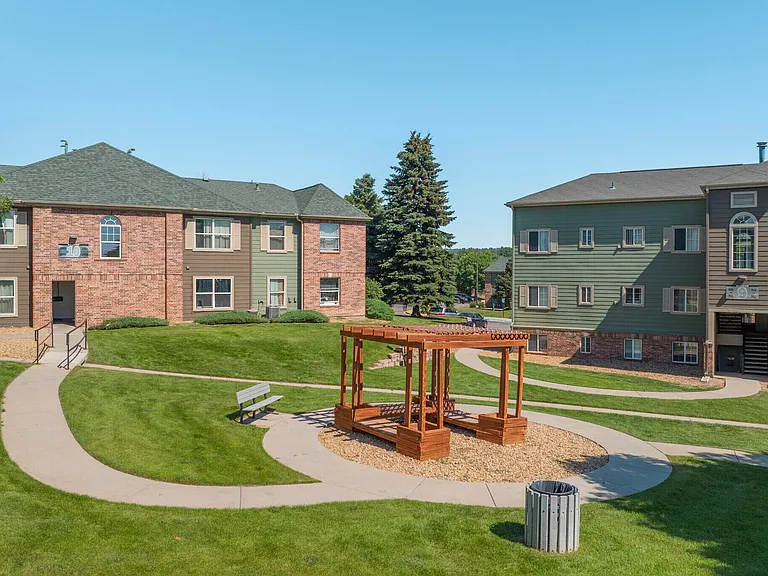 Creekside Place Apartments — Photo 1