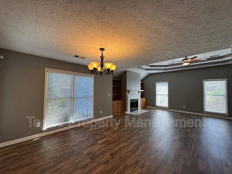 3 bed, 2.0 bath, 1432 sqft, $1,800 — Photo 4