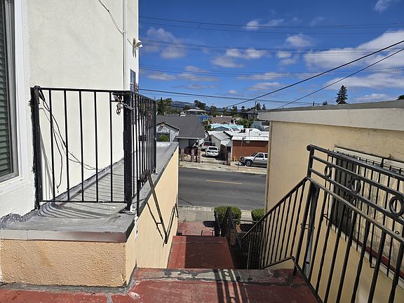 4th image of 2717 23rd Ave APT 1