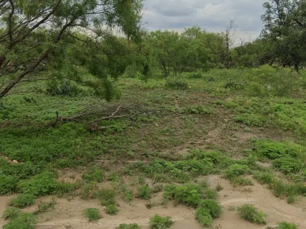 Barnett St, Eden, TX 76837