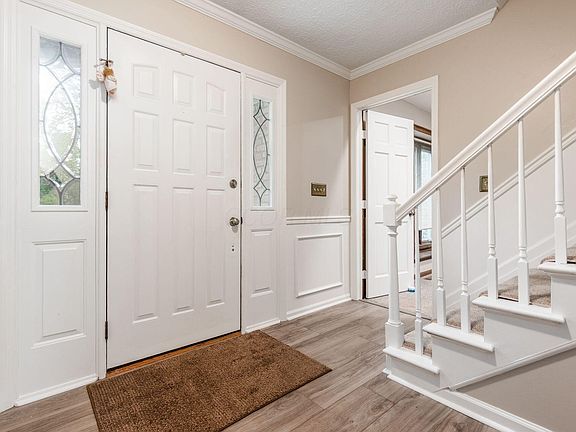 3rd image of 8900 Locherbie Ct