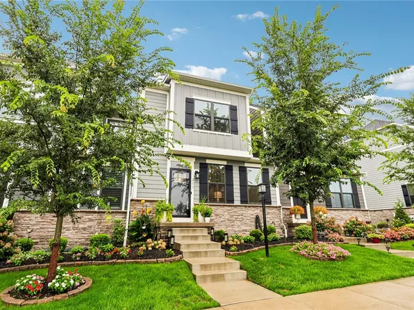 211 Marketplace Ave, Coraopolis, PA 15108