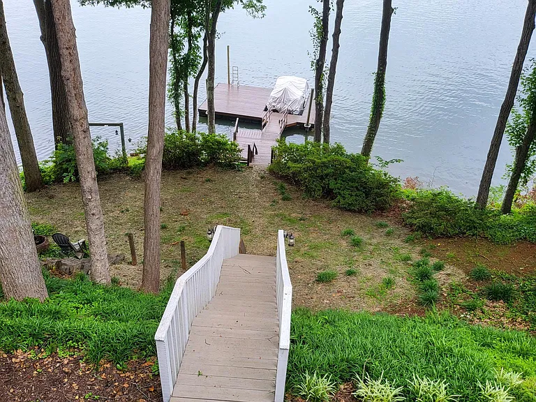 Overlook Dr — Photo 2