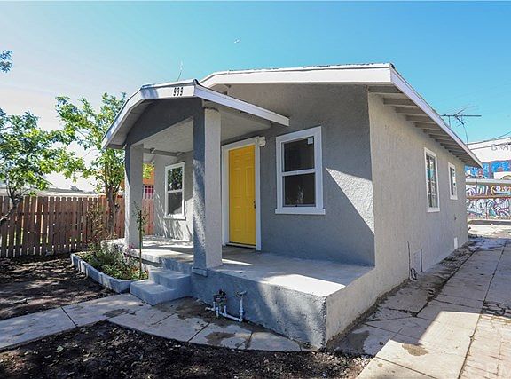 4th image of 939 E 87th St