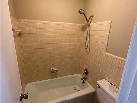 4th image of 4959 Fieldcrest Dr #H