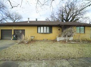 726 W 15th Ave, Hutchinson, KS 67501