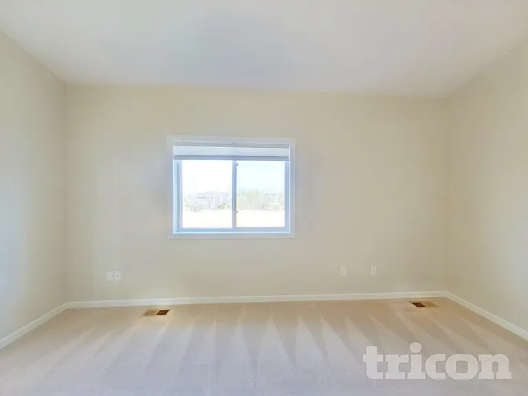 1341 Meadow Ln — Photo 6