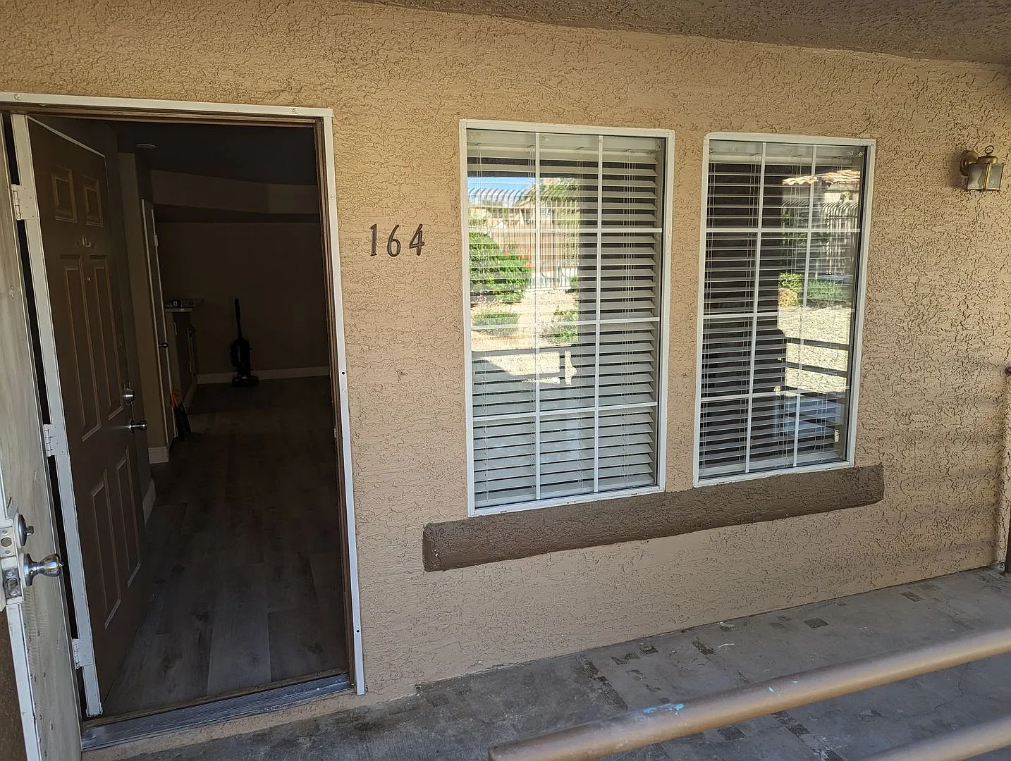 2 Weeks Free Rent A Fabulous 2 Bedroom Condo On The First Floor. — Photo 3