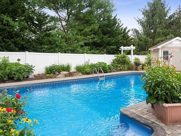 3rd image of 17 Grace Ln