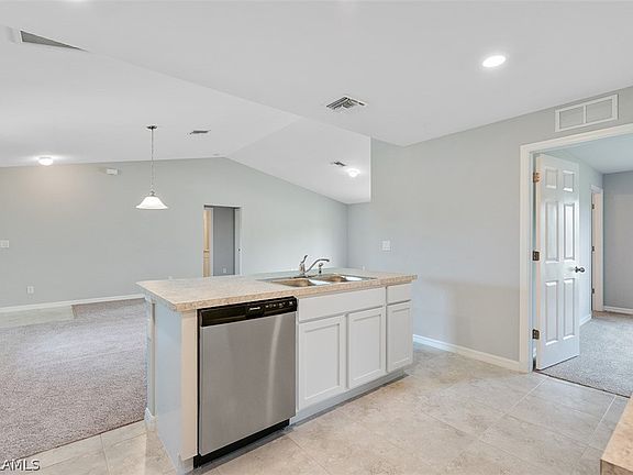 5th image of 612 NE 24th Terrace Cpe
