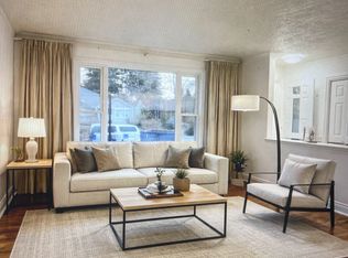 46 Woodlawn Ave, Mississauga, ON L5G 3K6