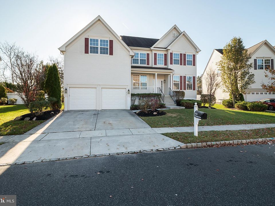 1st image of 614 Bainbridge Dr
