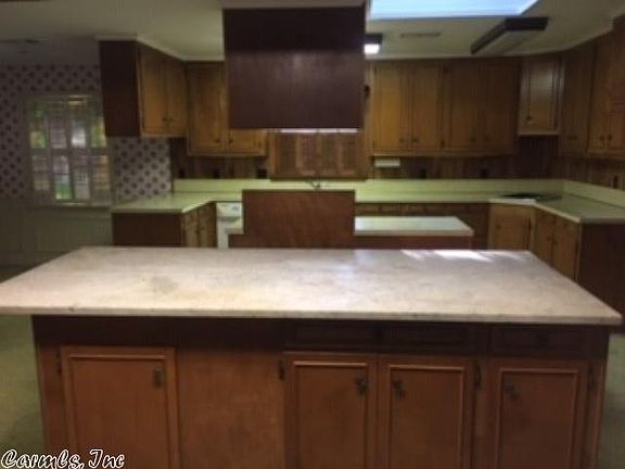 3rd image of 900 Woodlawn St