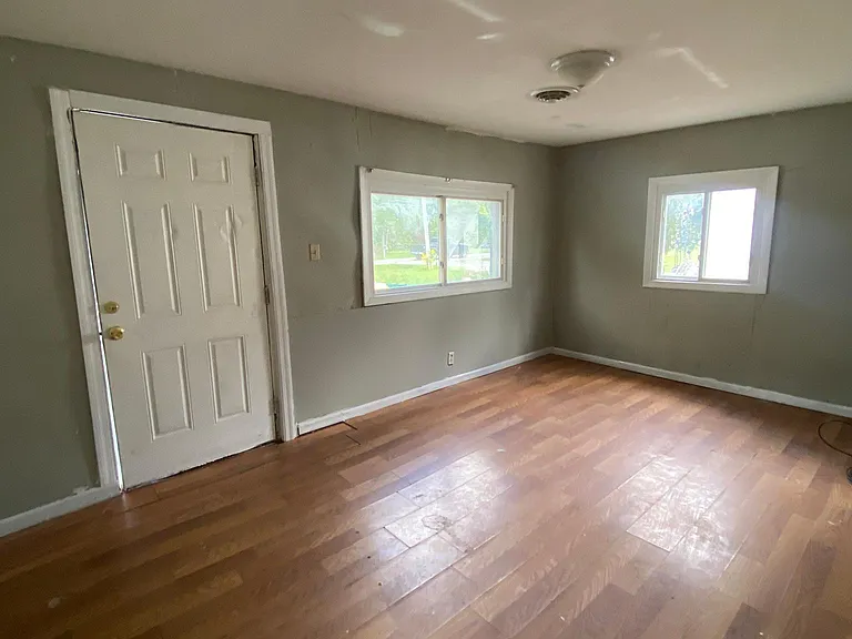 35831 Beverly Rd — Photo 6