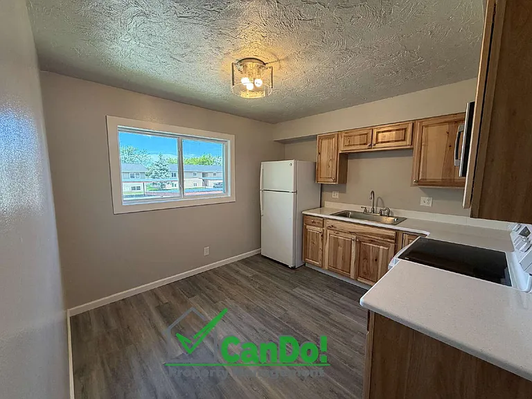 270 Carol Dr #1 — Photo 5