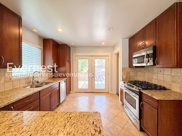 3 bed, 2.0 bath, 2036 sqft, $3,645 — Photo 4