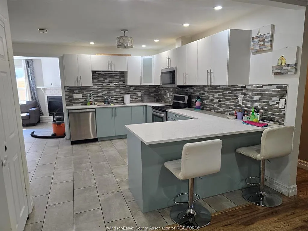 3 bed, 2.5 bath, $2,250 — Photo 3