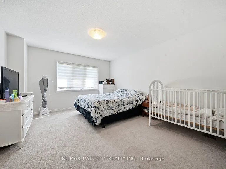 32 Cole Cres — Photo 16