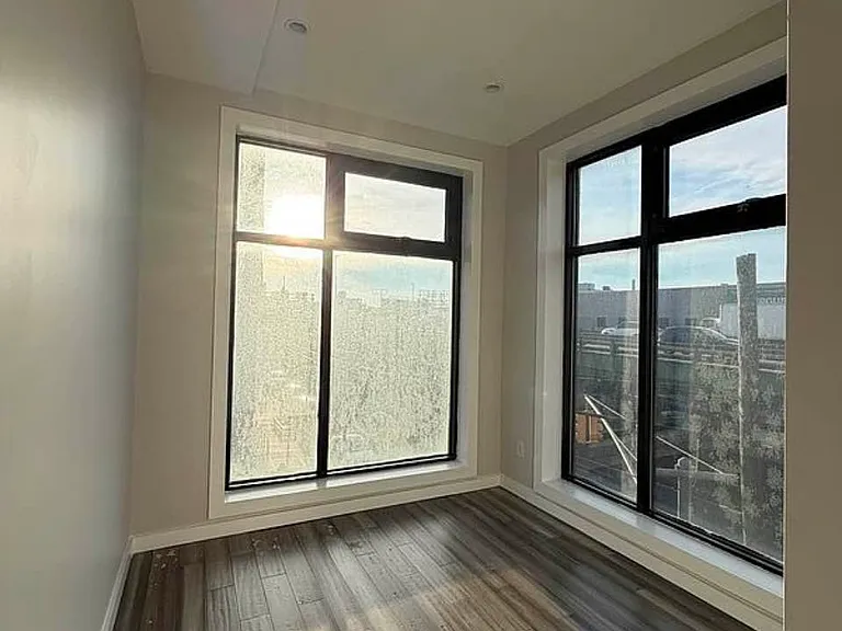 313 52nd St #5L — Photo 7