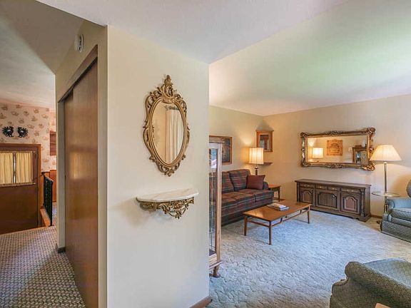 3rd image of 6521 Cranwood Sq W