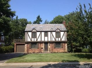 23 Bourndale Rd S, Manhasset, NY 11030