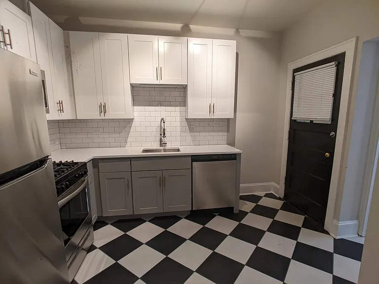 2512 N Sacramento Ave #3 — Photo 8