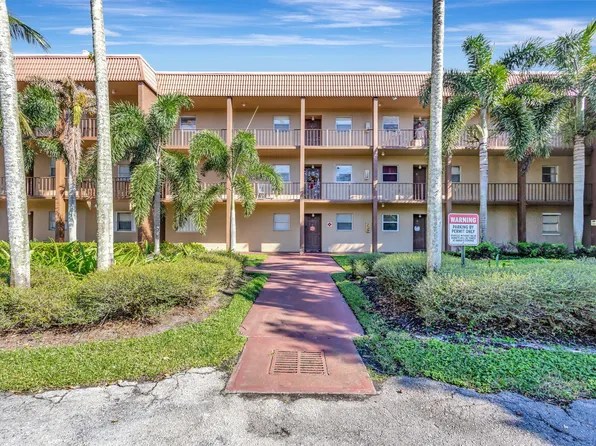 120 Sparrow Drive #213, Royal Palm Beach, FL 33411