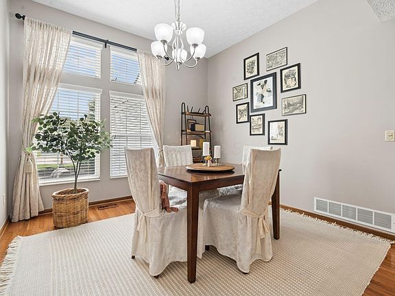 5th image of 2494 Seton Dr