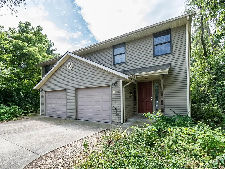1802 E Maxwell Ln — Photo 1