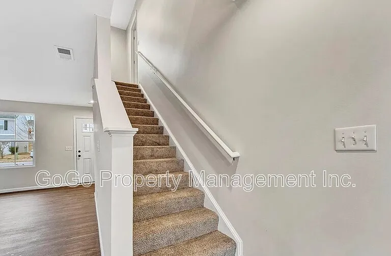 8 Torrington Dr — Photo 9