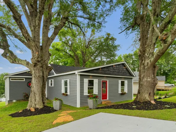 835 E Cedar Rock St, Pickens, SC 29671