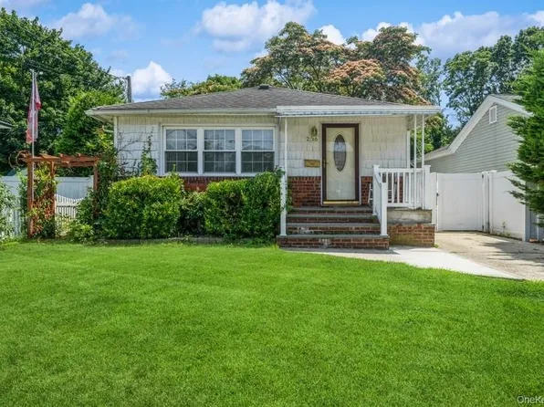 236 N Richmond Avenue, Massapequa, NY 11758