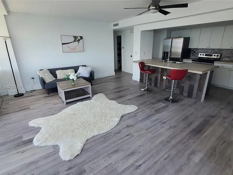 7545 E Treasure Dr #9H — Photo 7
