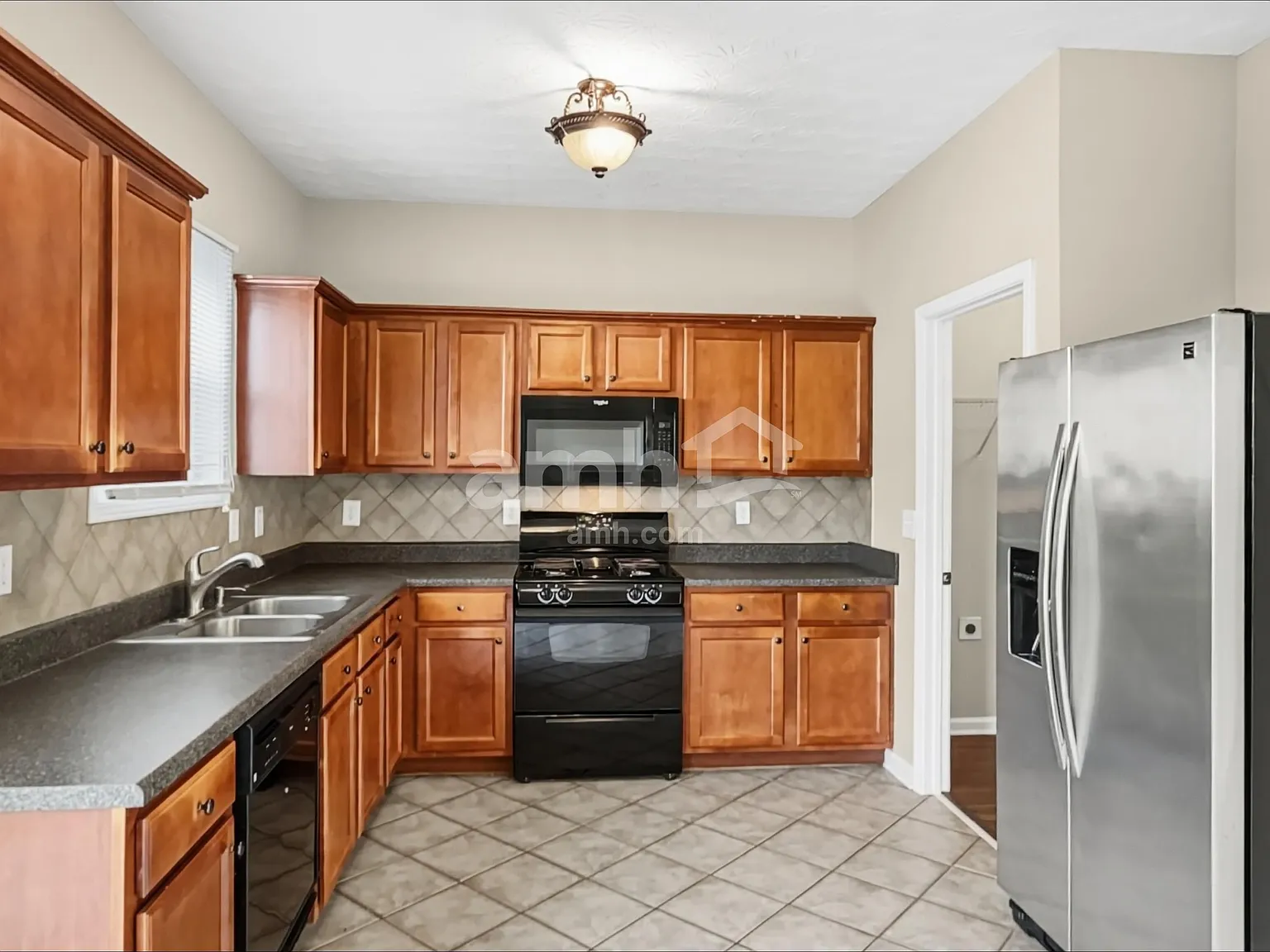 3 bed, 2.0 bath, 1860 sqft, $2,095 — Photo 3