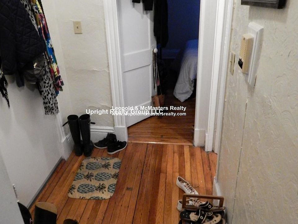 2nd image of 161 Kelton St #26U