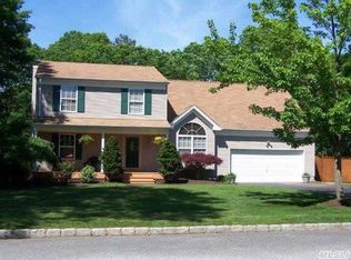 7 Havendale Gate, Ridge, NY 11961